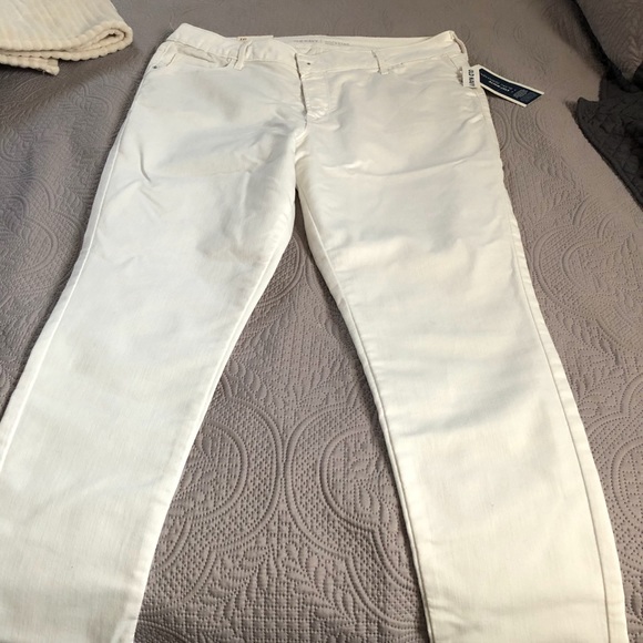 White pants - Picture 1 of 3